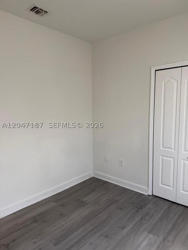 Building Photo - 1656 SE 29th Dr