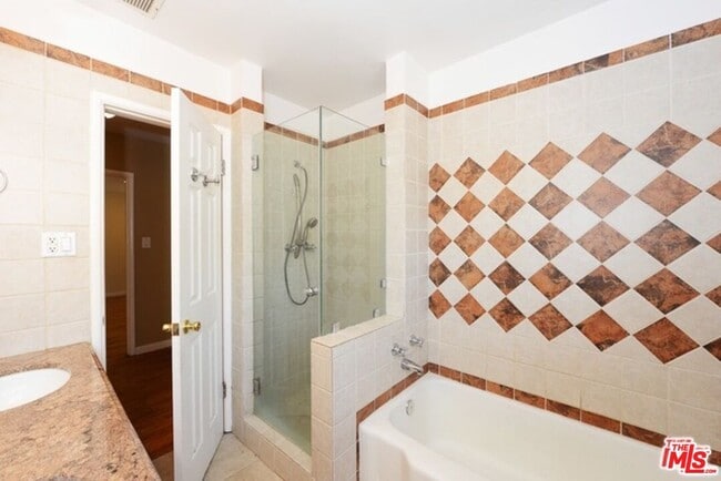 Building Photo - 5739 Simpson Ave