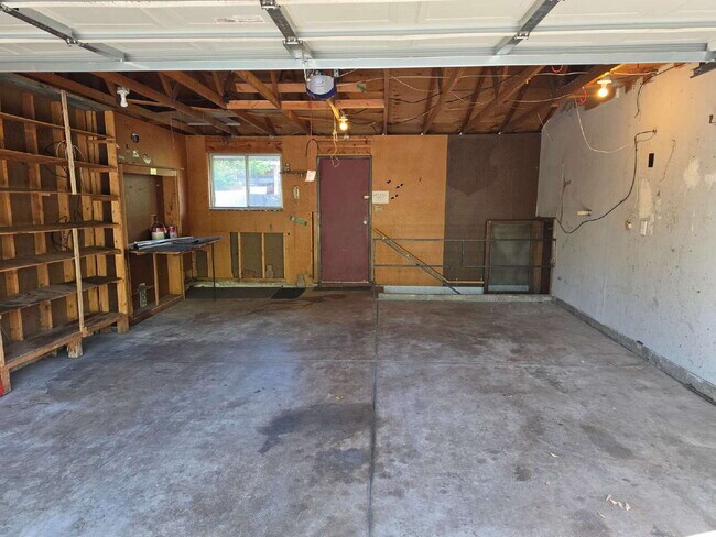 Building Photo - "Charming 3-Bed Retreat with Finished Basement & Cozy Fireplace in Aurora!"