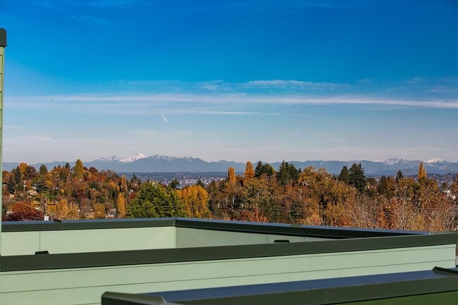 Building Photo - New Designer 3 BED 2 BATH Townhome for Rent