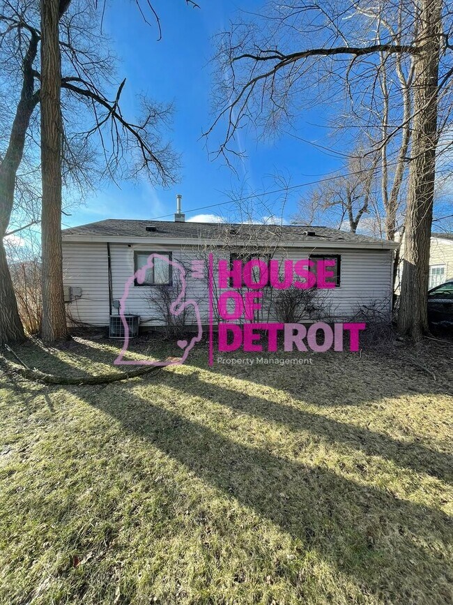 Building Photo - 21900 Coolidge