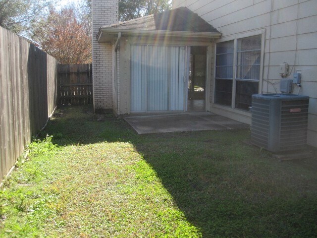 Building Photo - 10834 Sugar Hill Dr