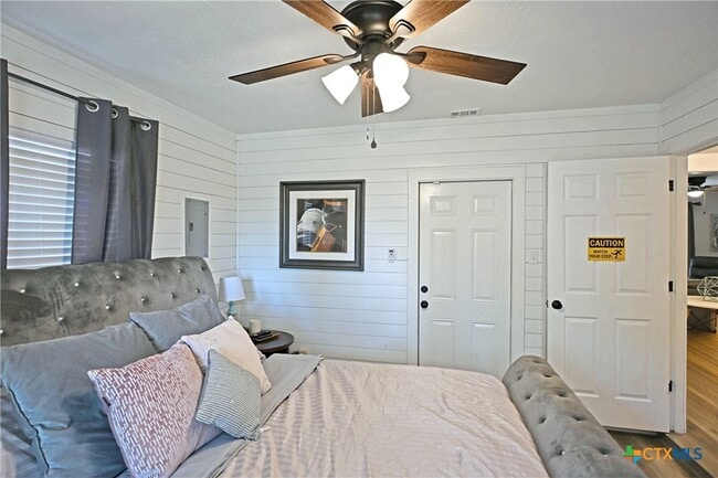 Building Photo - 553 Scenic Dr