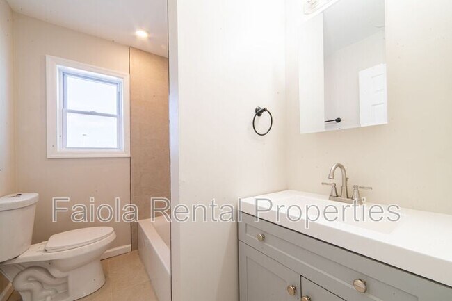 Building Photo - 115 N Delancy Pl