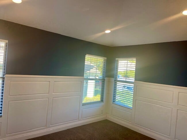 Building Photo - Great Escondido Rental