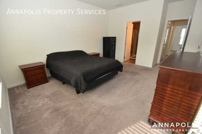 Building Photo - 619 Ravenwood Dr