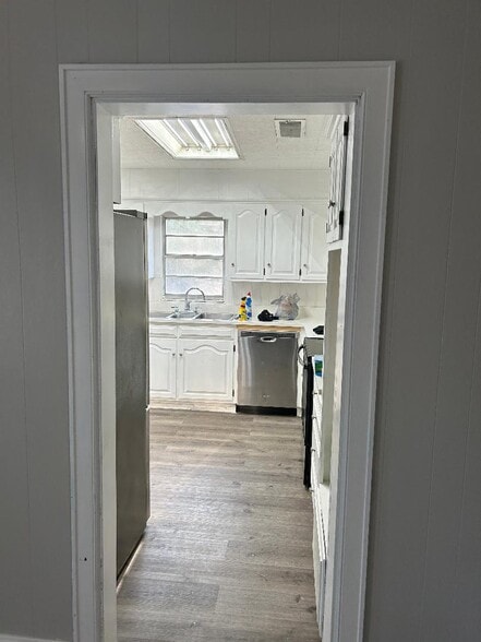 Building Photo - 616 Riverside Dr