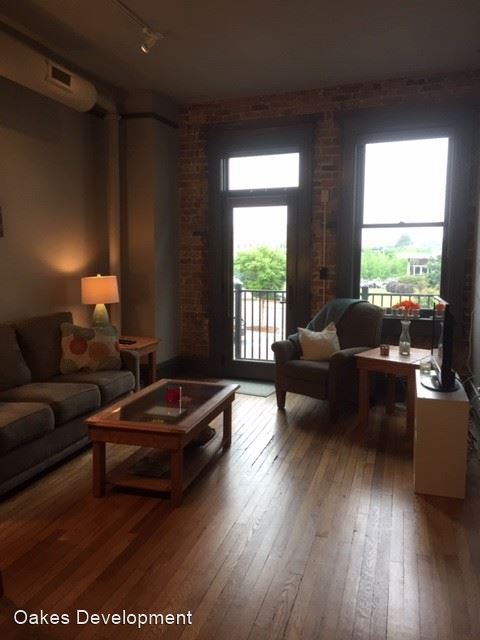 Primary Photo - 143 W Main St