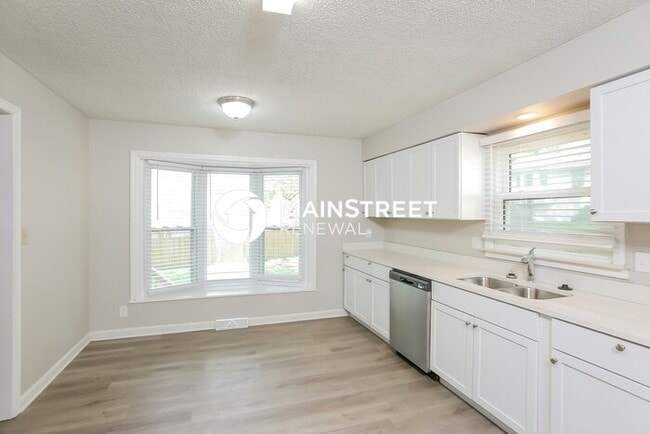 Building Photo - 4 Bedroom Pet-Friendly Home in Kansas City...