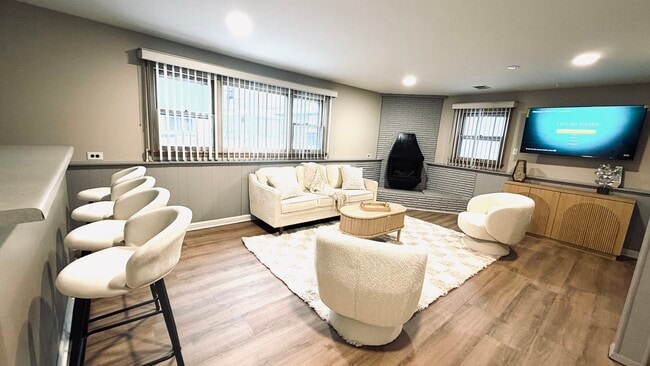 Building Photo - 9323 80th Ct