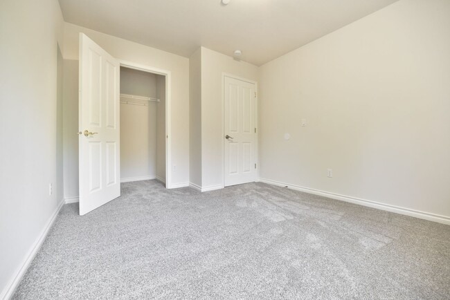 Building Photo - Nice 5 Bed / 2.5 bath house for rent in Kenmore.