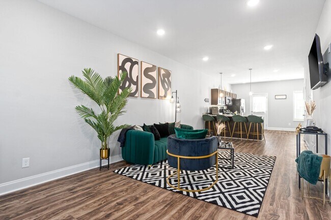 Building Photo - Modern Comforts in Clarksville – Stylish 2BR, 2.5BA Home Near Downtown