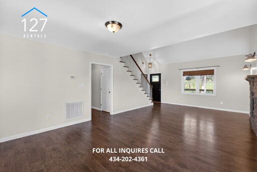 Building Photo - Beautiful 3 bedroom 2.5 bath!