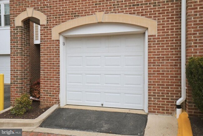 Building Photo - 7871 Rolling Woods Ct