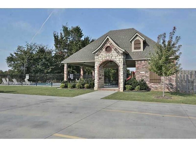 Building Photo - 3761 W Providence Dr