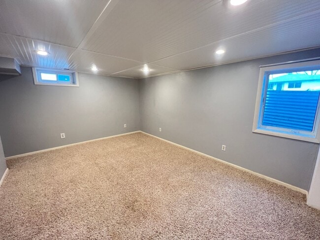 Building Photo - Spacious 4 Bedroom, 2 Bathroom Home on the...
