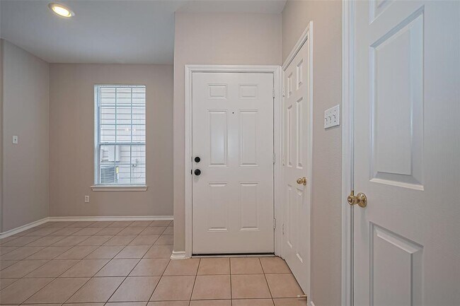 Building Photo - 16839 Carrollton Creek Ln