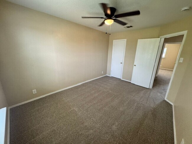 Building Photo - 10719 Shaenmeadow