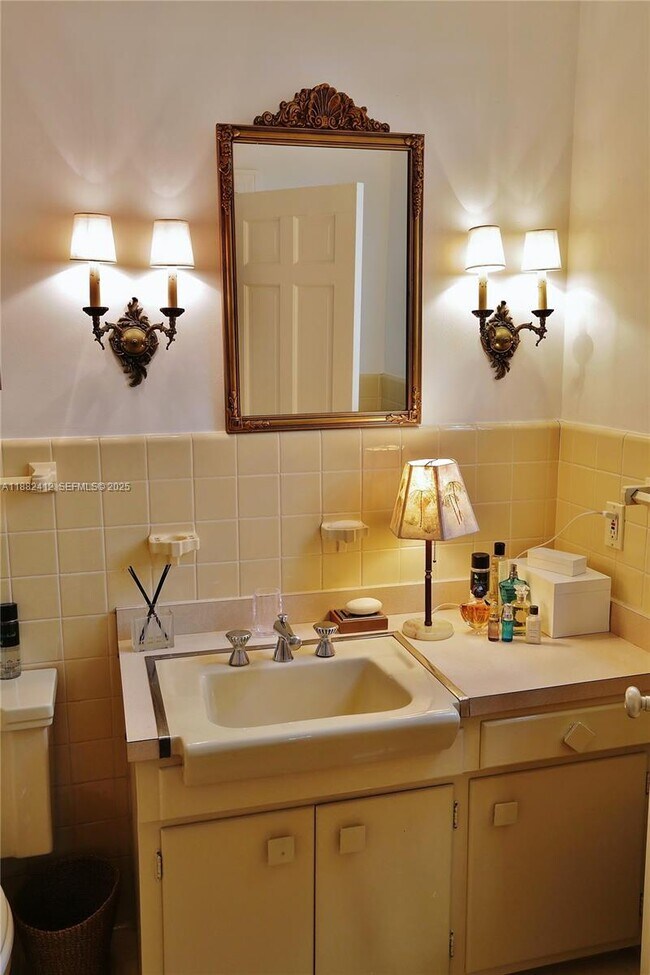 Building Photo - 2828 Segovia St