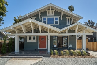 Building Photo - 152 S Serrano-2A