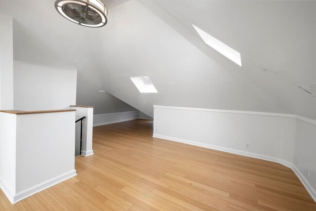 Building Photo - Beautiful Home in Amazing Salt Lake Location!
