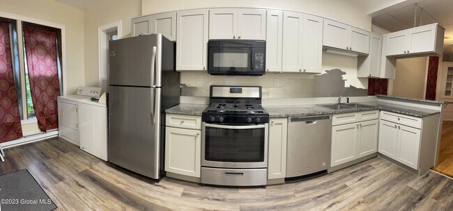 Building Photo - 198 4th St