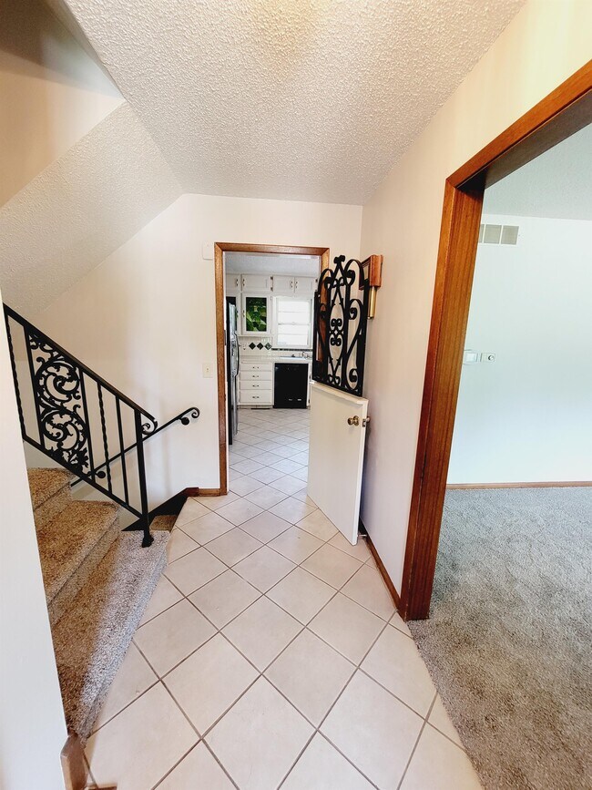 Building Photo - 1044 N Lawrence Ct