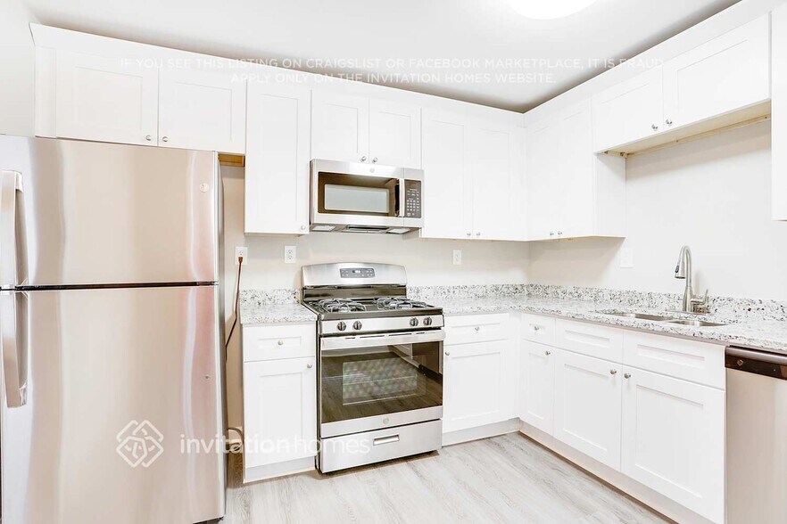 Building Photo - 5545 Gibson Dr