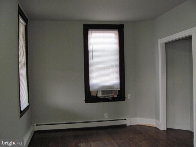 Building Photo - 516 Morgan Ave