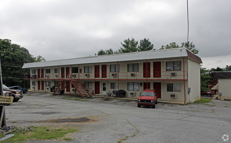 Primary Photo - Meadowlark Apartments