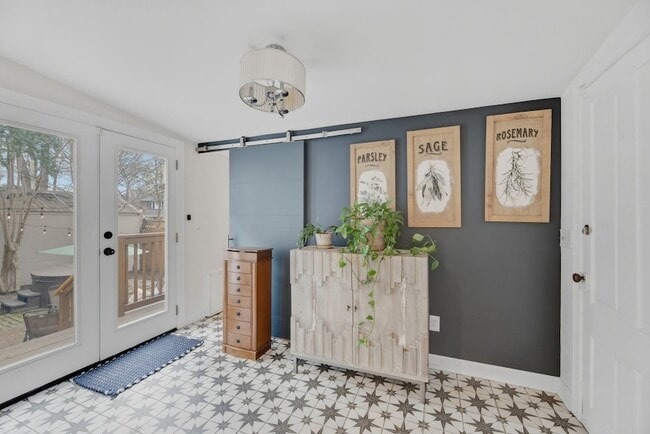 Building Photo - 117 7th Ave N