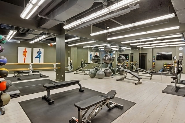 Building Photo - 450 E Waterside Dr