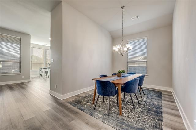 Building Photo - 817 Markham Dr