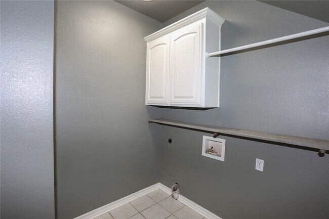 Building Photo - 5300 S 44th Pl