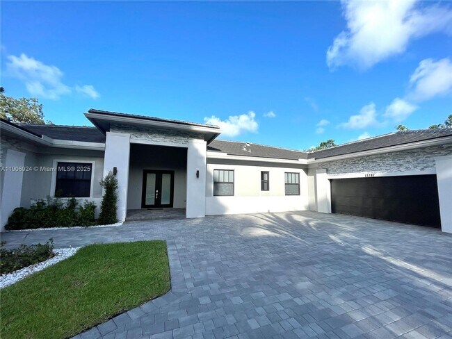 Building Photo - 11181 SW 92nd Ave