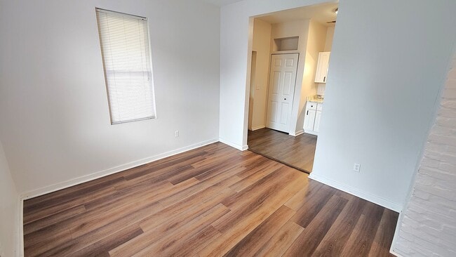 Building Photo - 409 Kingsboro St