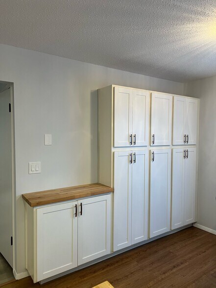 Building Photo - 215 Cottonwood Rd