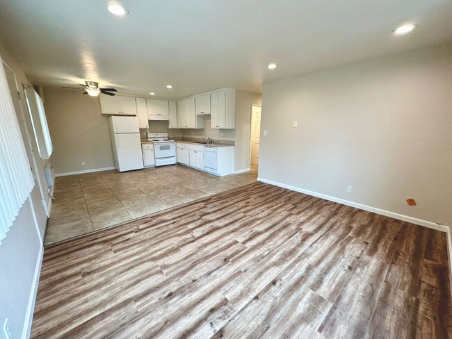 Building Photo - 9906 Buena Vista Dr