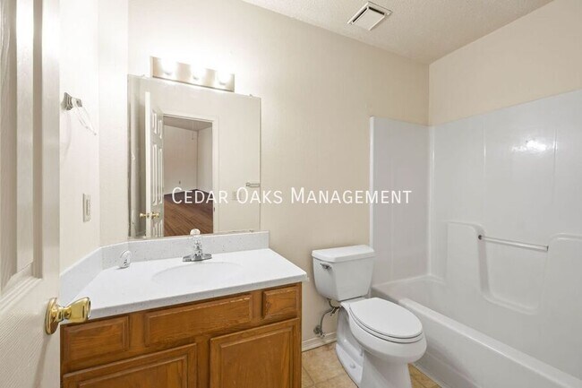 Building Photo - 5908 Sara St