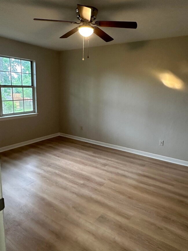 Building Photo - 2395 Claremont Ln