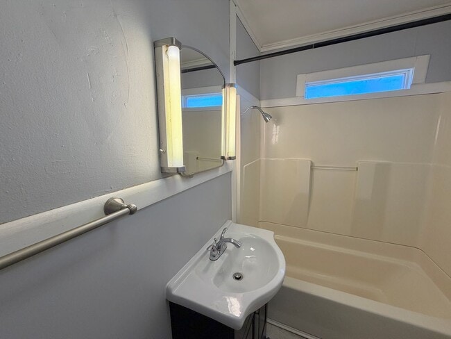 Building Photo - Statesville - Cool Springs - 2BD / 1 BA