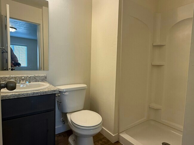 Building Photo - 96 670 N