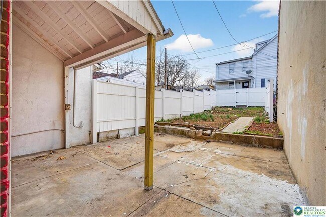 Building Photo - 503 W Gordon St