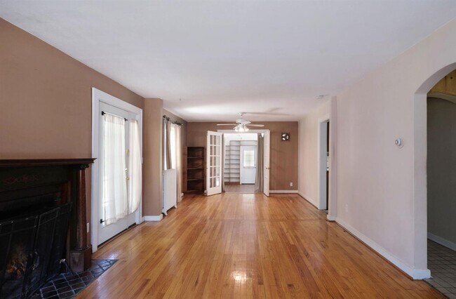 Building Photo - 2065 Chalmers Dr