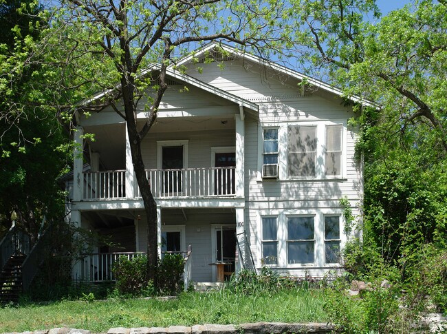 Primary Photo - 1106 Baylor St