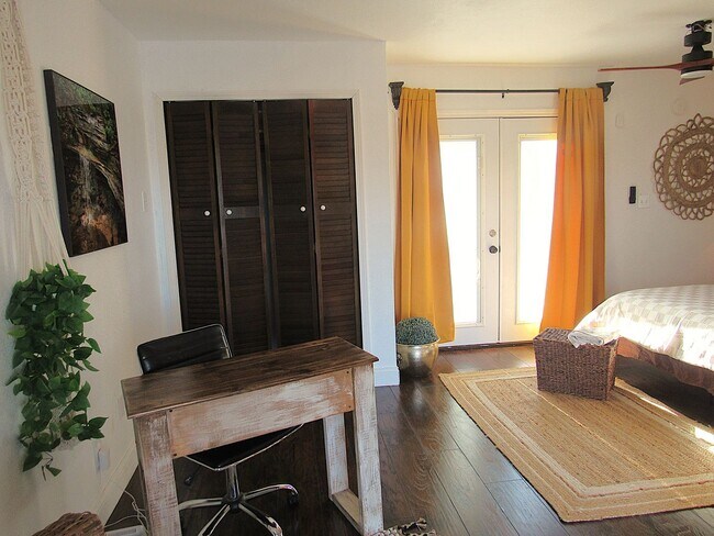 Building Photo - Fully Furnished Humble Duplex on the Water