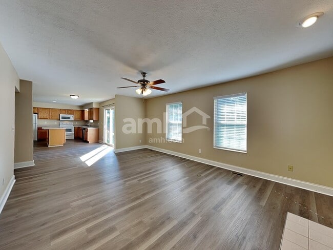 Building Photo - 516 Longview St