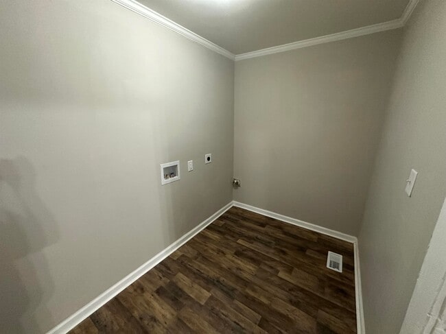Building Photo - 420 Airline Ext