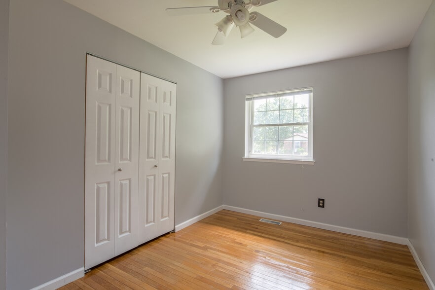 Building Photo - 1449 Coachway Ln