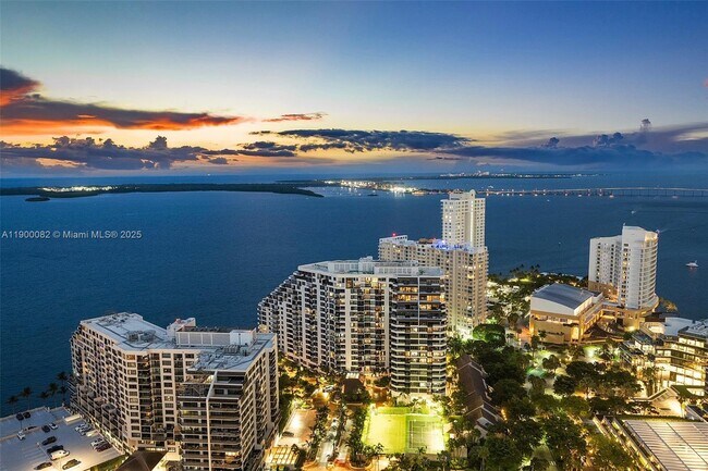 Building Photo - 900 Brickell Key Blvd